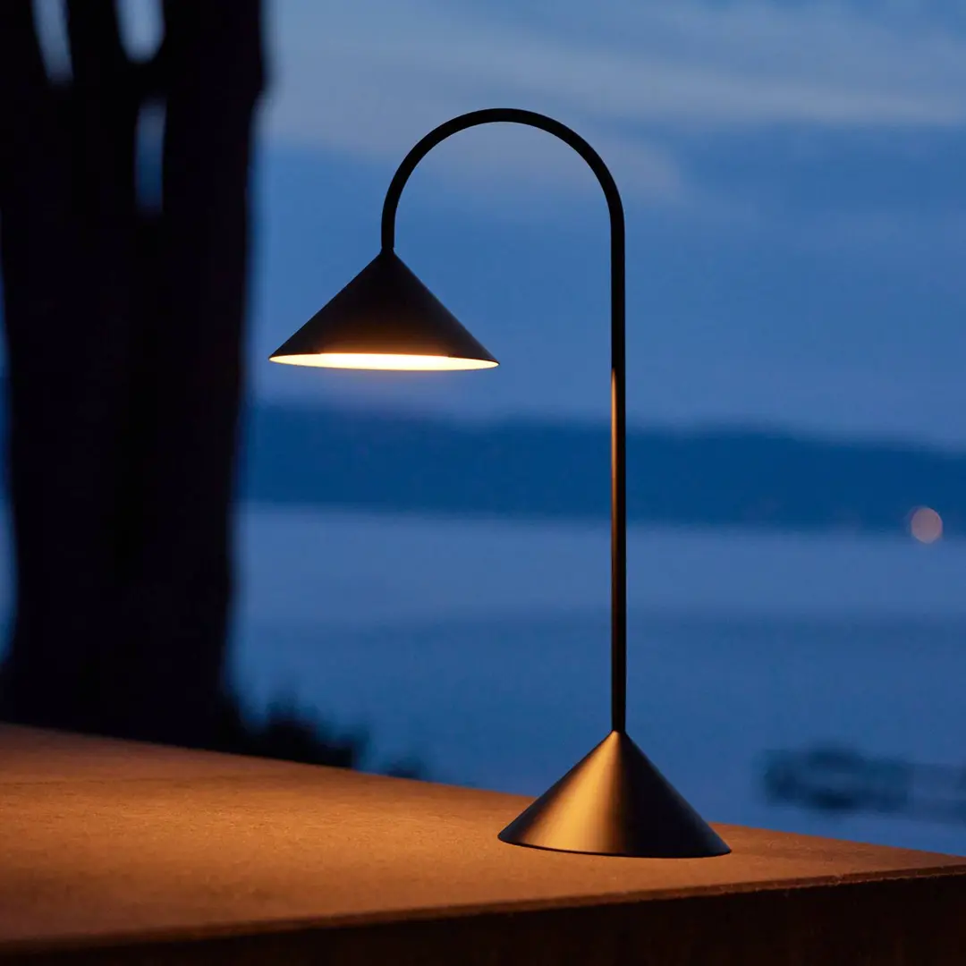 FRANDSEN LED-Akku-Tischlampe Grasp, schwarz, 47 cm, Metall
