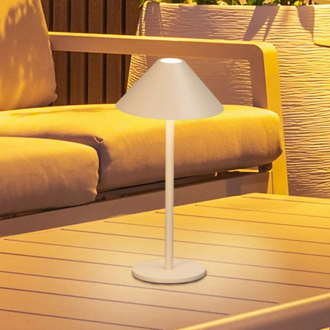 FH Lighting LED-Akku-Tischlampe Prato, sandfarben Höhe 25 cm Metall IP54