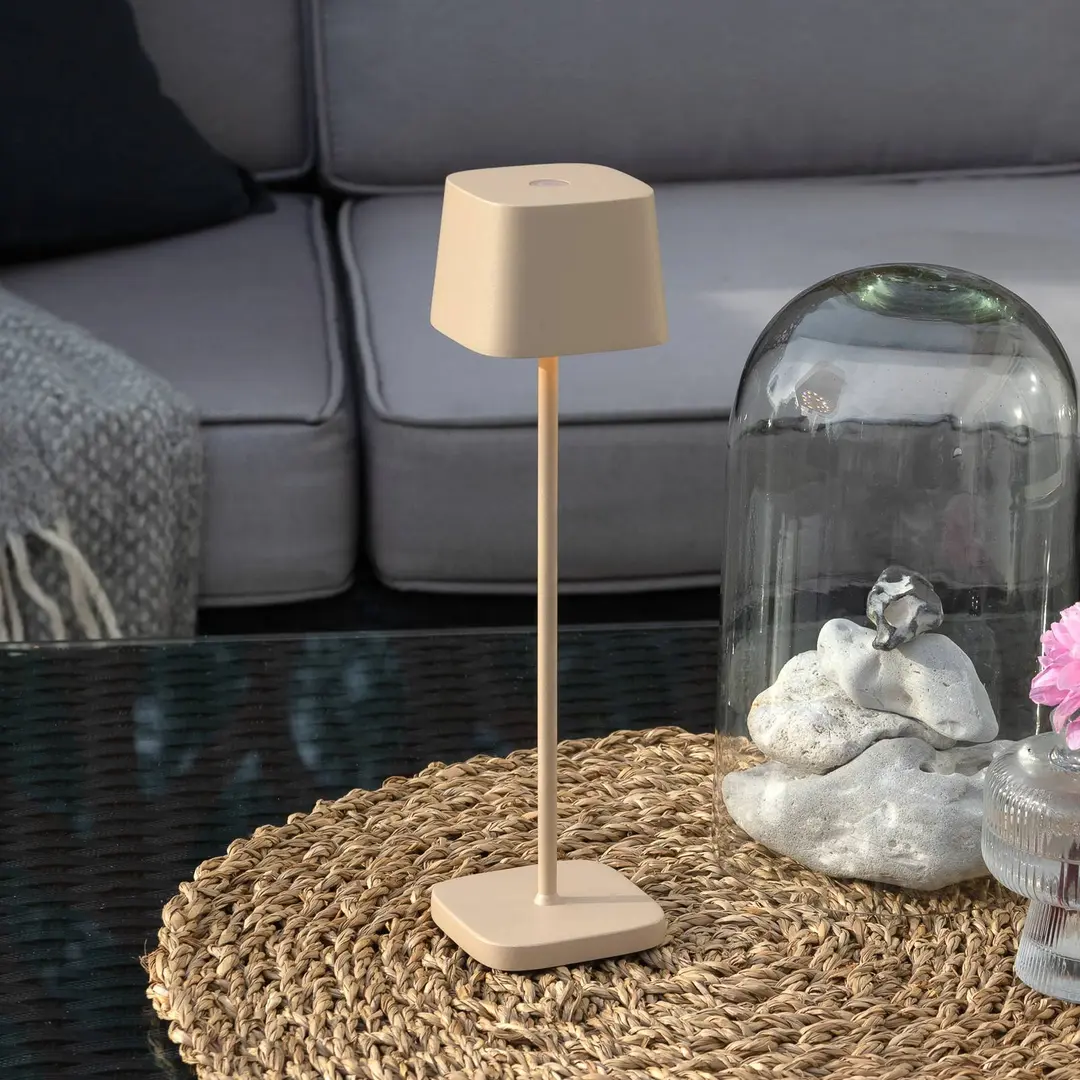 Konstsmide LED-Akku-Tischleuchte Capri, Höhe 25 cm, sandfarben, IP54
