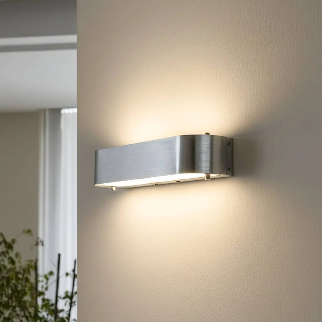 LINDBY Wandleuchte Nika mit E14-Fassung, Aluminium