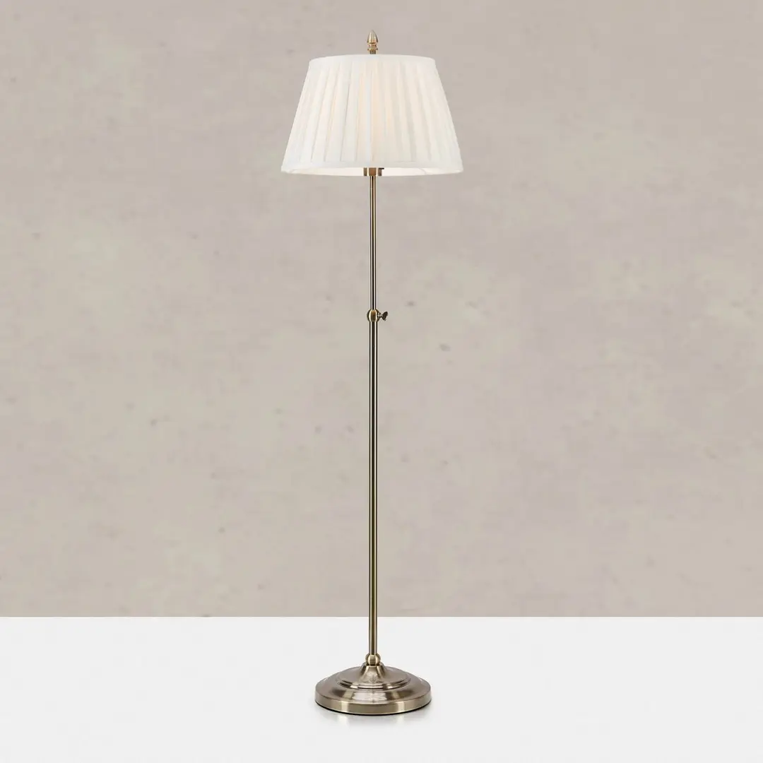 Markslöjd Stehlampe Oxford, messingfarben, Höhe 155 cm, Metall/Stoff