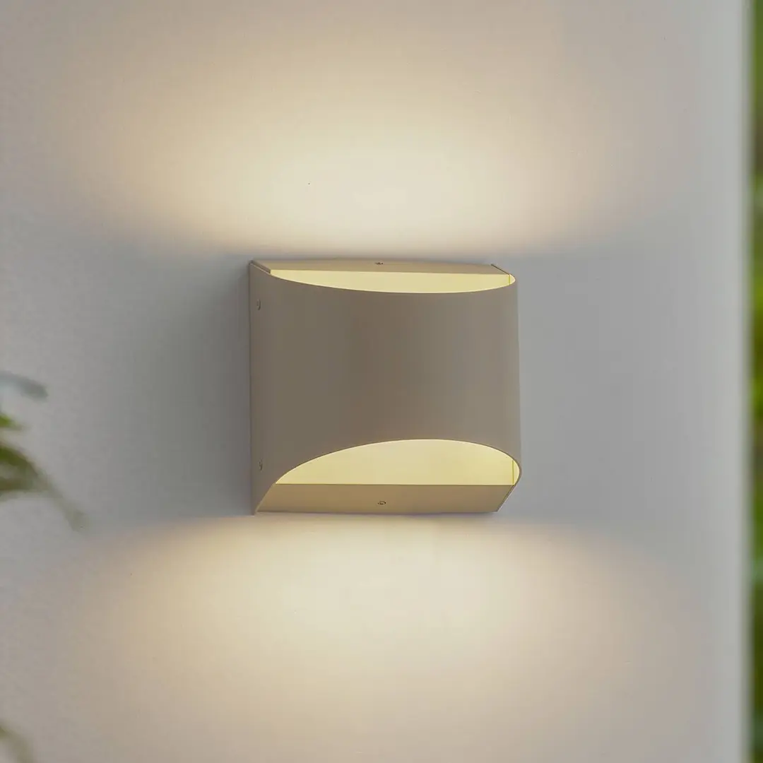 Lindby LED-Außenwandleuchte Lenore, beige, Metall, 13,5cm