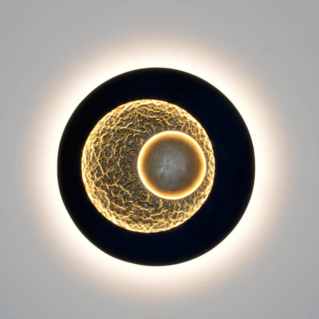 Holländer LED-Wandleuchte Urano, braun-schwarz/gold, Ø 60 cm, Eisen