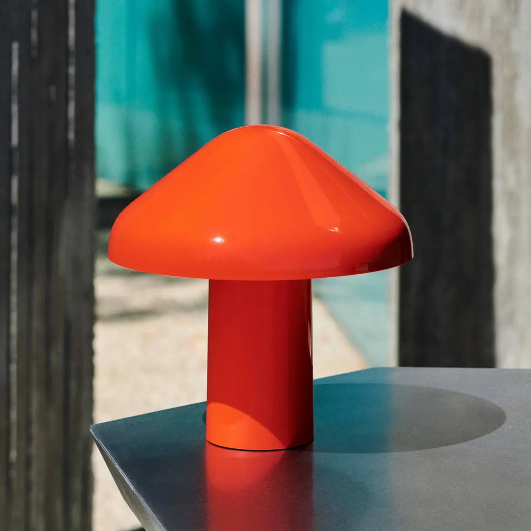 HAY Akku-Tischlampe Pao, rot, 220 lm, IP44, 23 cm, dim.