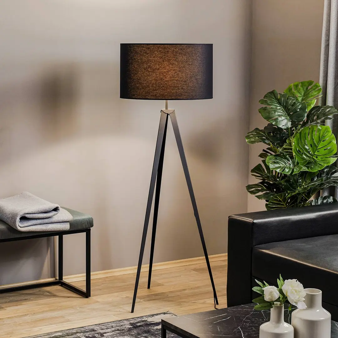 Domiluce Stehlampe Tago, schwarz/silber, Dreibein, 155 cm