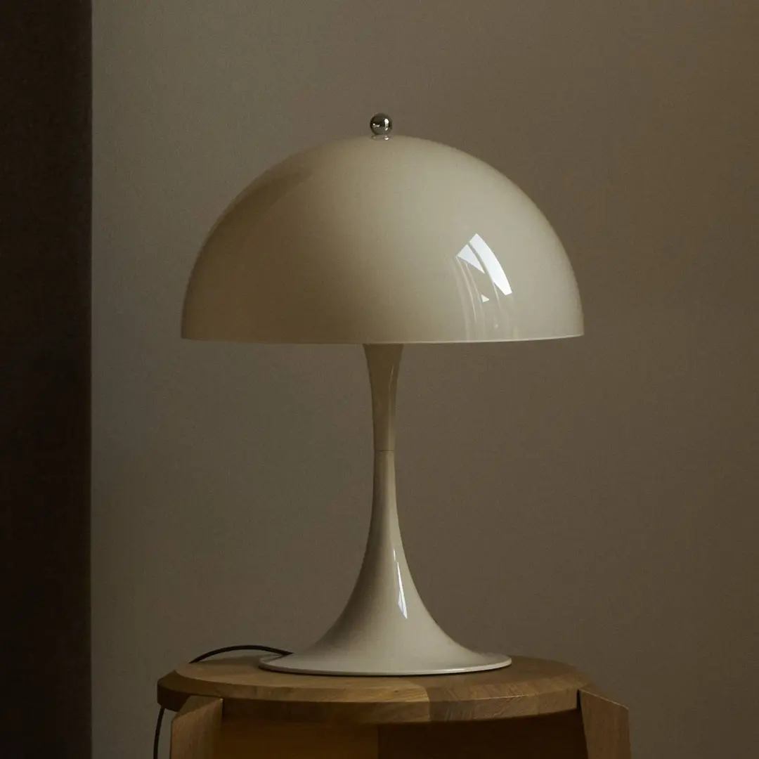 Louis Poulsen Tischlampe Panthella 320, beige, Ø 32 cm, E14