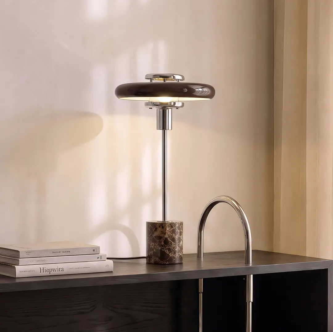 Lindby Tischleuchte Branford, Retro, braun, Glas/Marmor