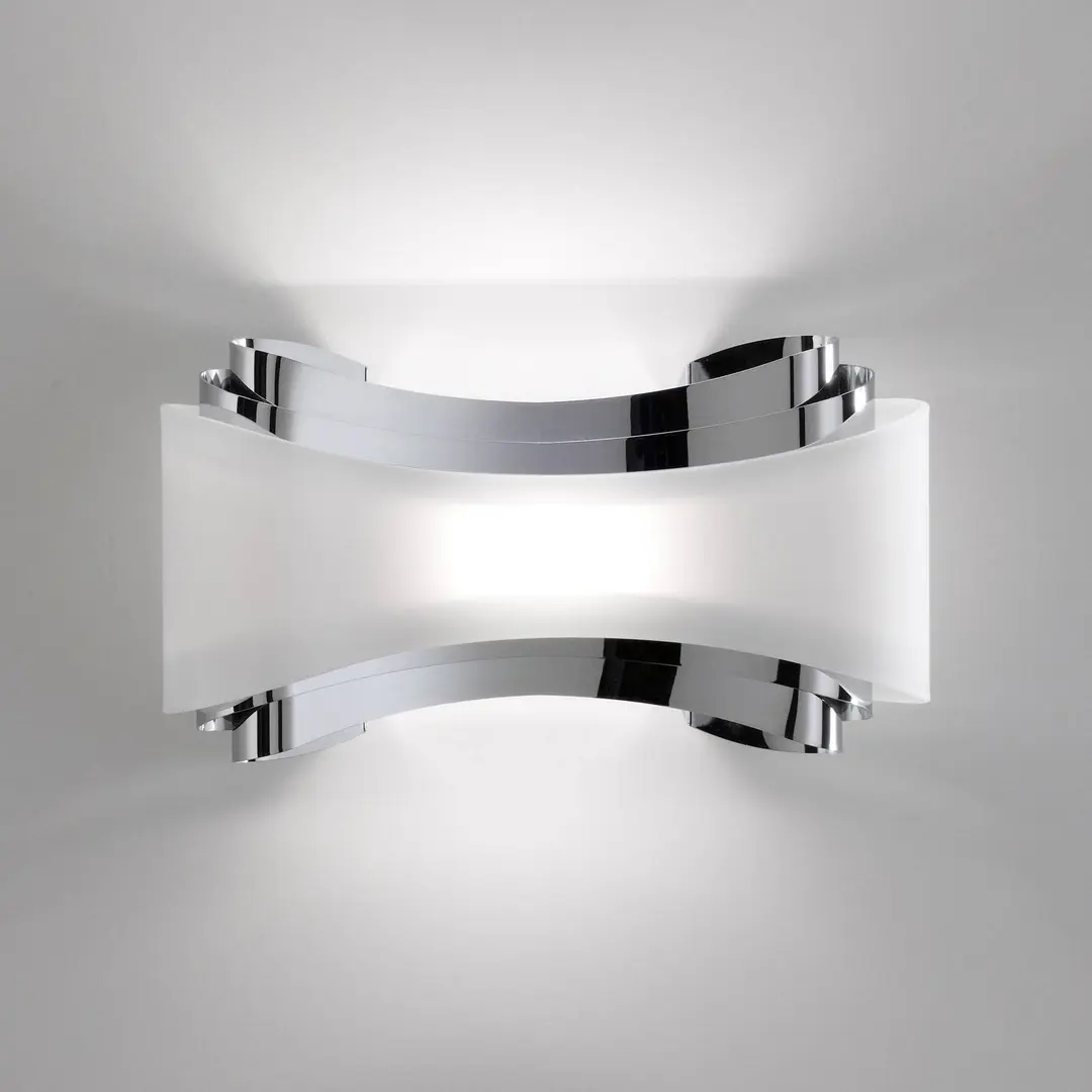 Selène LED-Wandleuchte Ionica mit Glasblende, chrom