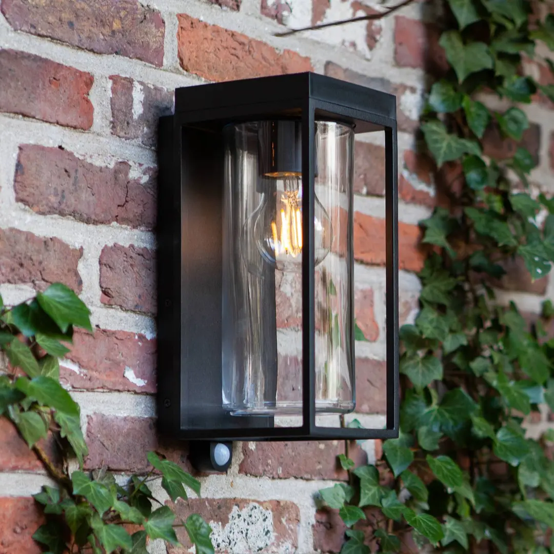 Lutec Solar-Außenwandleuchte FLAIR, schwarz, 29 cm, Sensor, IP44