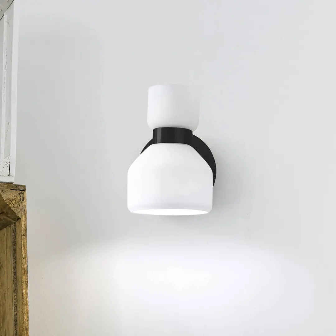 miloox by Sforzin Wandleuchte Fifty, schwarz, Glas opalweiß, ausrichtbar