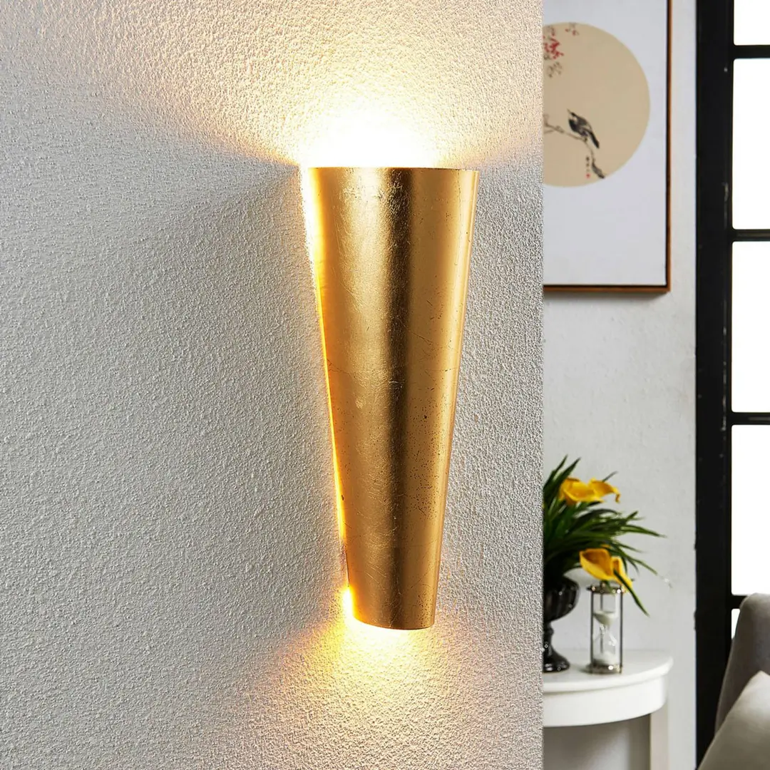 LINDBY Formvollendete Wandleuchte Conan in Gold