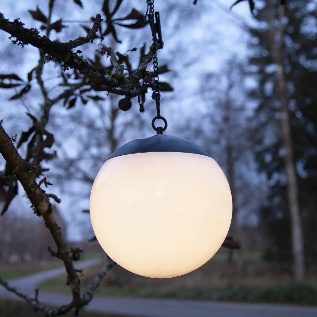 STAR TRADING LED-Solarhängeleuchte Globus