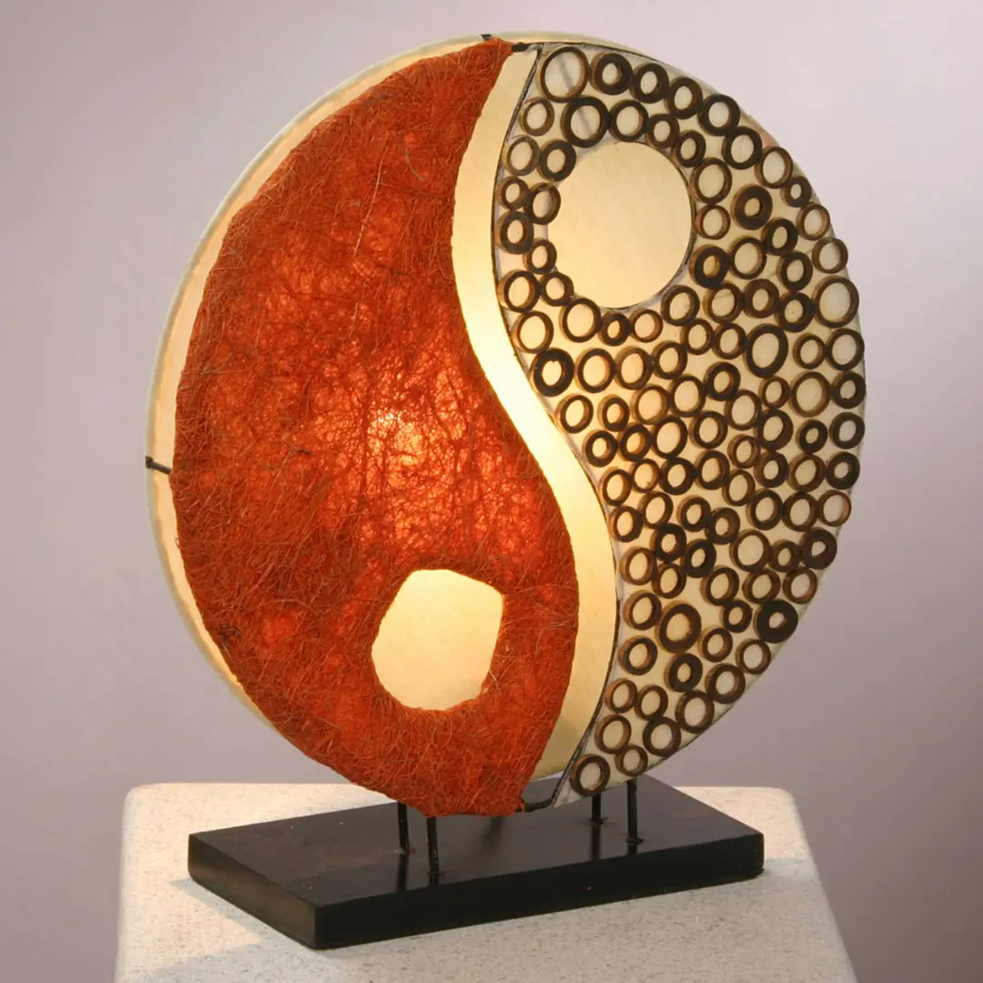 Woru Tischleuchte Ying Yang auf Holzfuß 33 cm