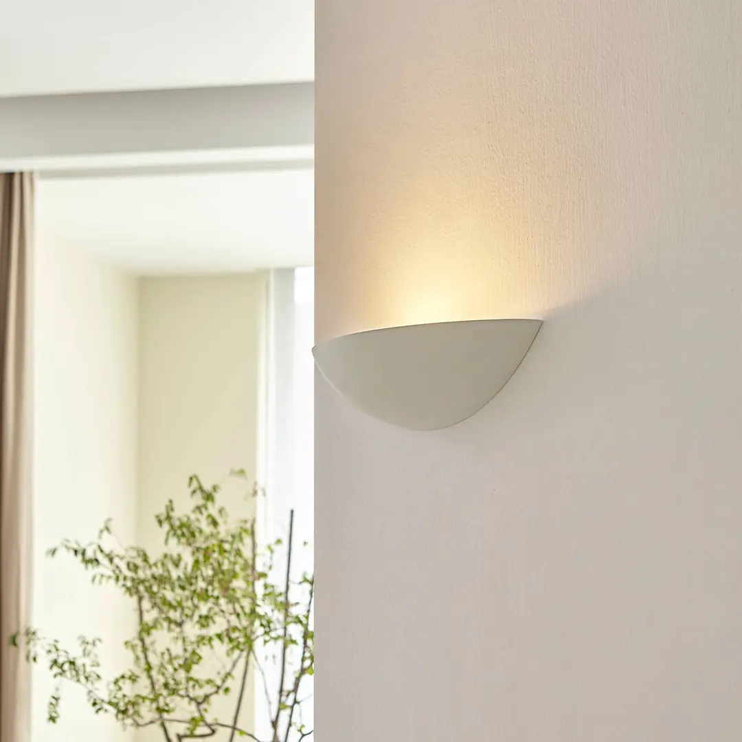 Lindby Wandlampe Guilia, weiß, Gips, 40 cm, E27, bemalbar