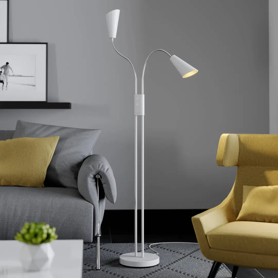 Lucande Stehlampe Medira, weiß, 2-flg., verstellbar, GU10