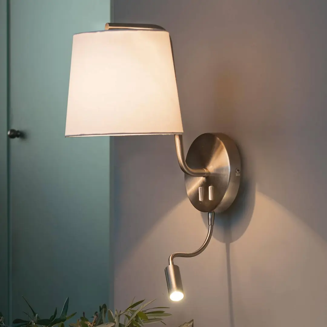 FARO BARCELONA Textil-Wandleuchte Berni mit LED-Leseleuchte