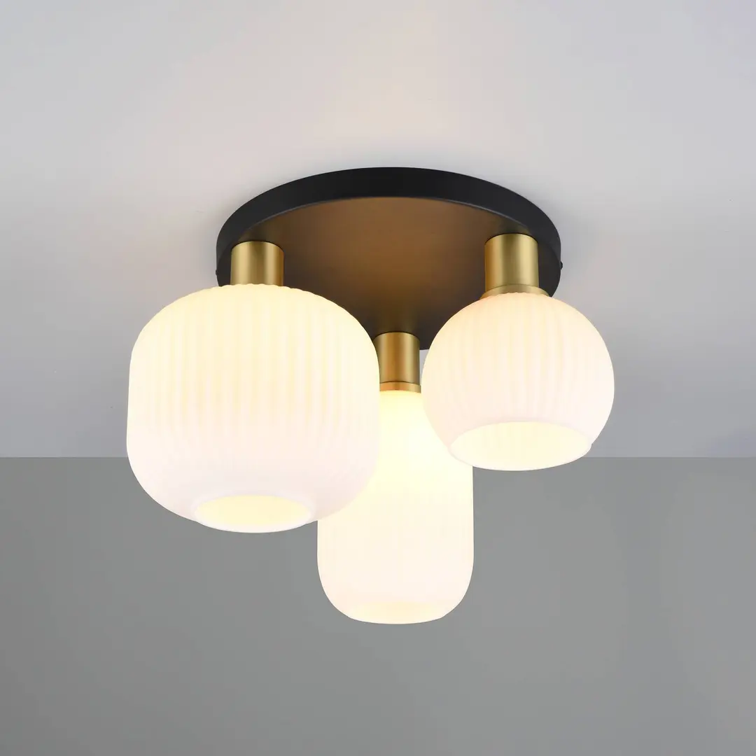 Trio Lighting Deckenleuchte Diva, 3-fl., Metall, Glas, weiß, messingfarben