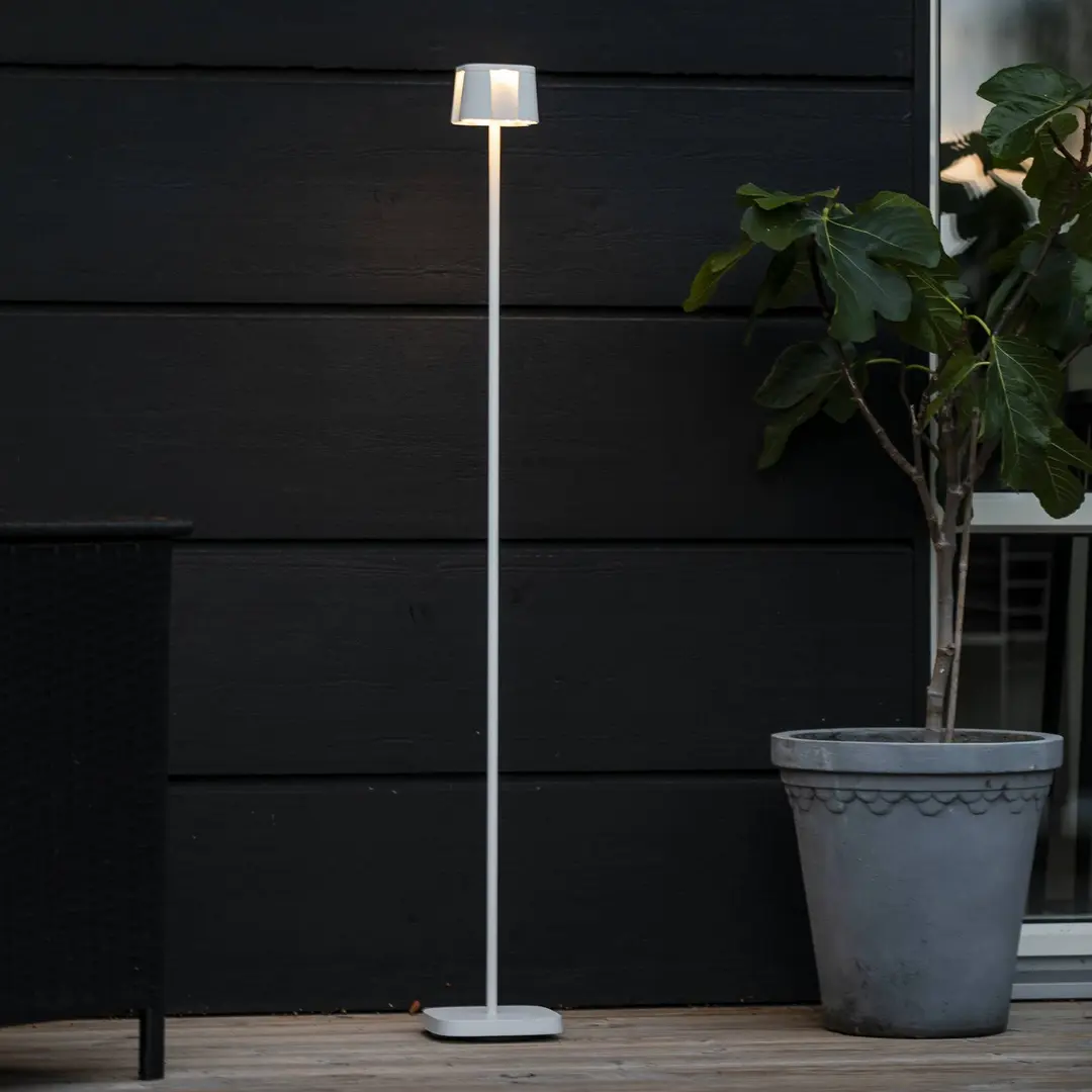 Konstsmide LED-Akku-Stehlampe Nice, weiß, Aluminium, IP54, Dimmer, CCT