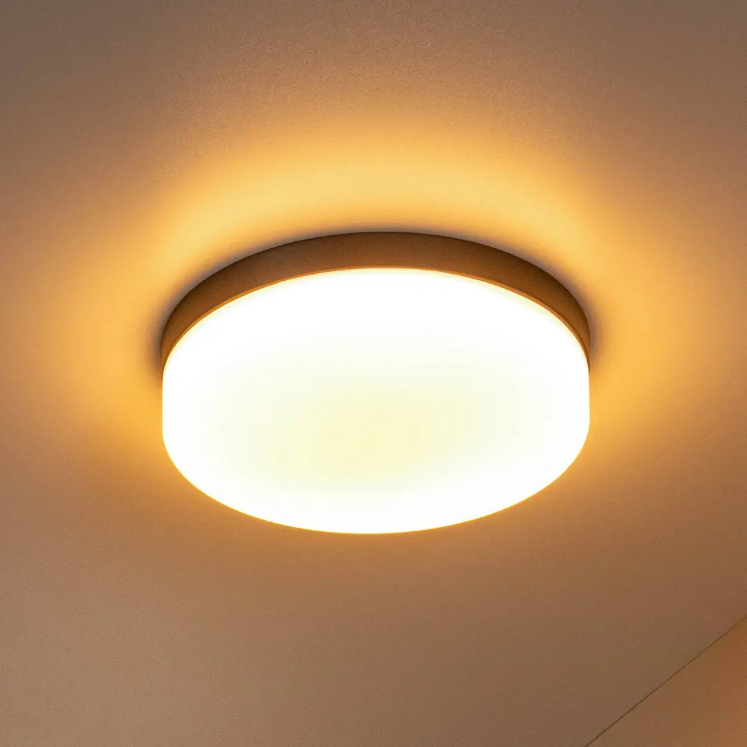 Lucide LED-Bad-Deckenlampe Biskit, schwarz, Ø 23 cm, Kunststoff