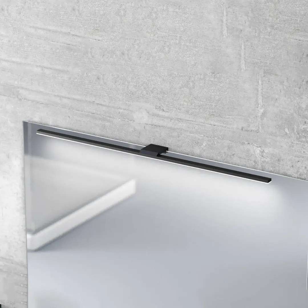 MCJ LED-Spiegelleuchte Triga IP44 schwarz 80cm, 3.000K