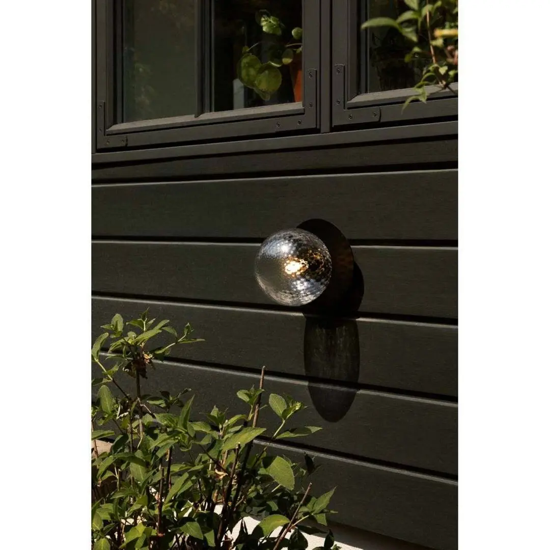 Nuura Außen-Wandleuchte Liila, Ø 16 cm, schwarz/klar