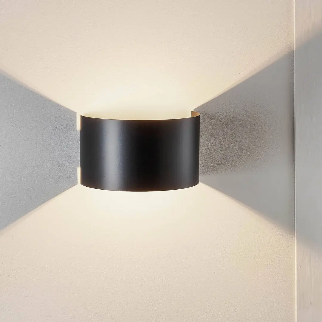 EMIBIG LIGHTING Wandlampe Fold mit gewölbtem Schirm in Schwarz