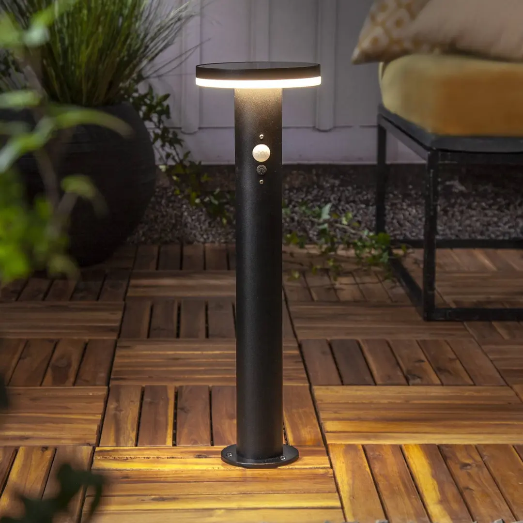 STAR TRADING Solar-LED-Sockelleuchte Valletta Sensor schwarz Metall 50 cm
