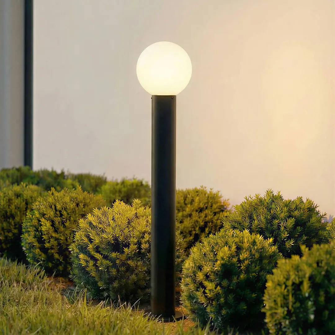 Lindby Wegeleuchte Dangan, schwarz/weiß, Höhe 90 cm, Glas