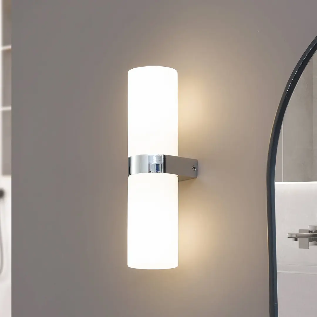 Lucande Bad-Wandlampe Basolo, chrom, Höhe 31,5cm, Glas, IP44