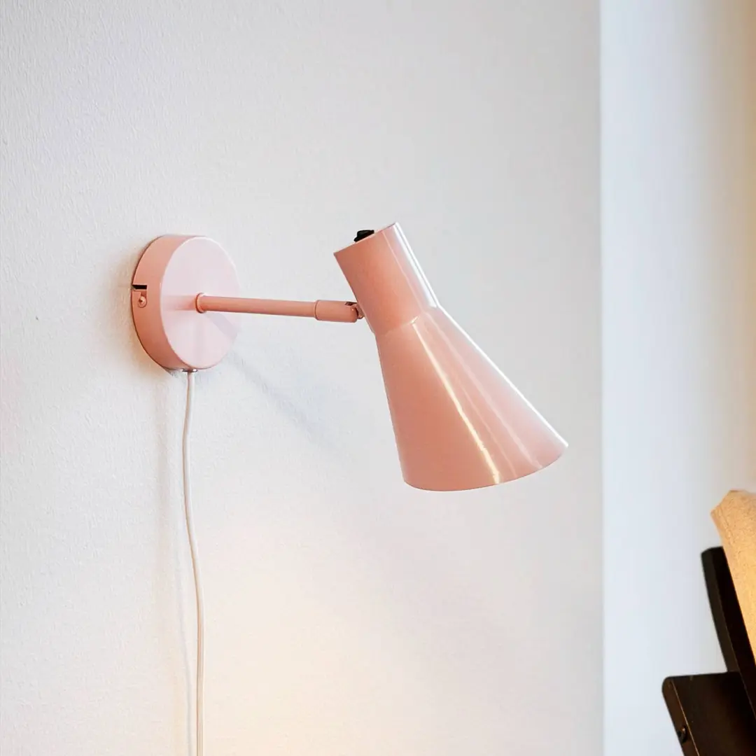 Dyberg Larsen Wandleuchte DL12, rosa, Kabel, E27, Metall