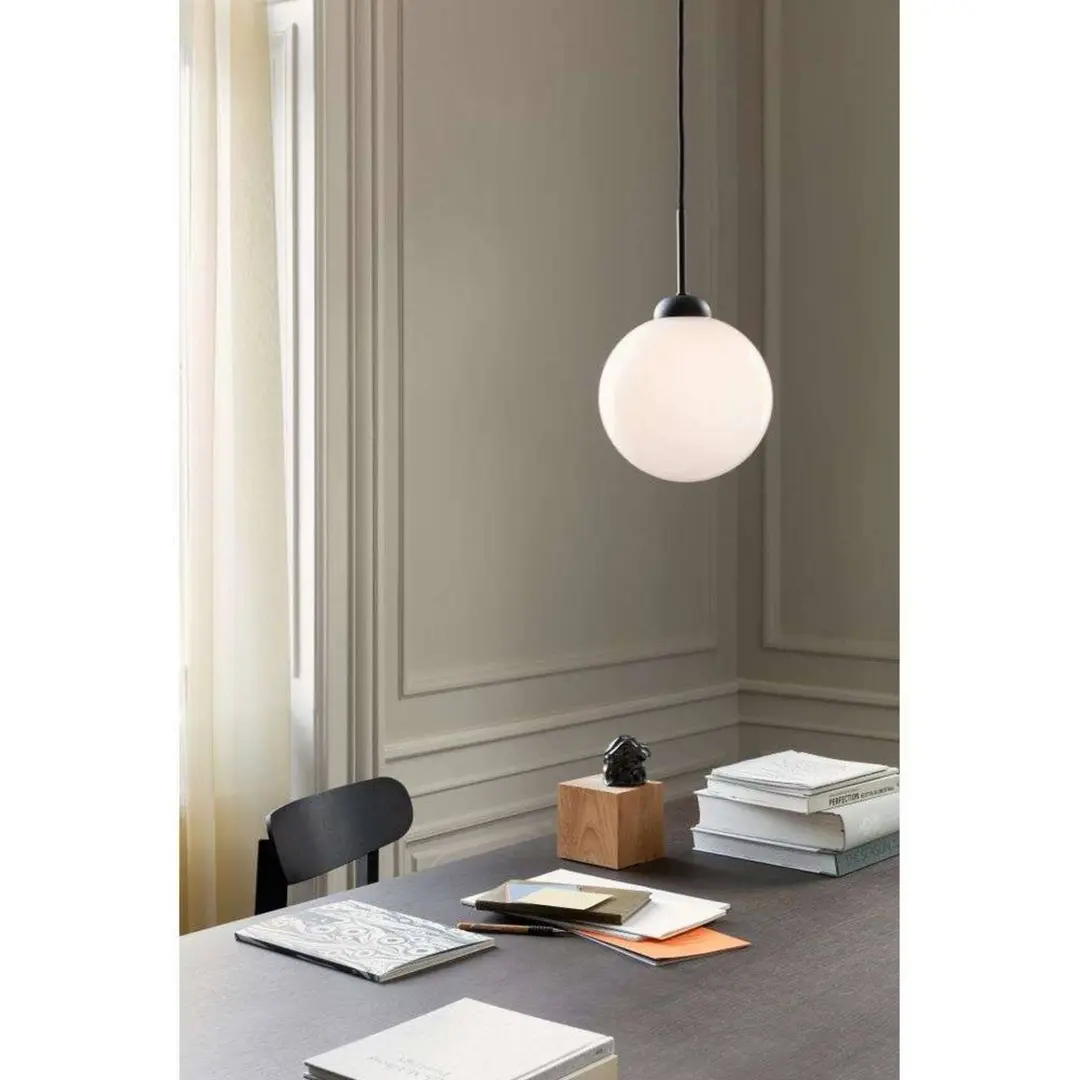 Nuura Pendelleuchte Apiales 1 Large, Ø 20 cm, schwarz/opal