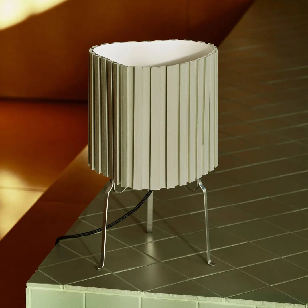 HAY Tischlampe Canelé, grün, Höhe 37 cm, E14, Textil