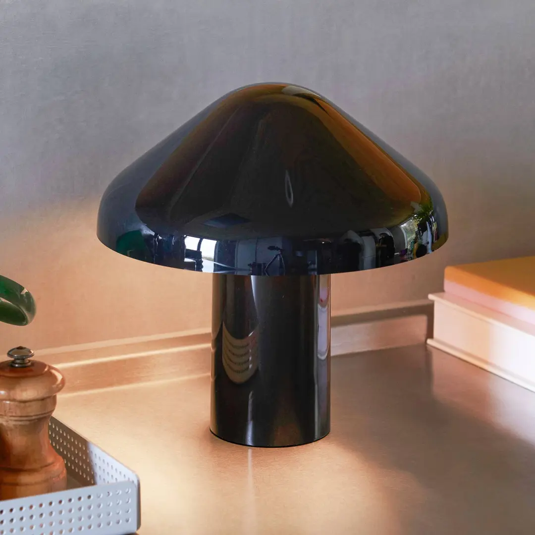 HAY Akku-Tischlampe Pao, schwarz, 220 lm, IP44, 23 cm, dim.