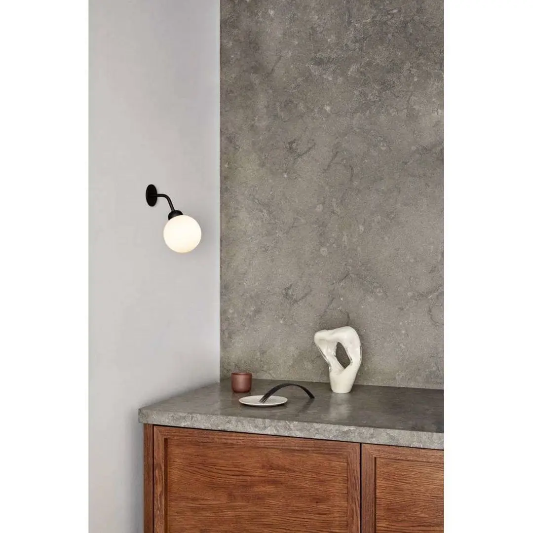 Nuura Wandleuchte Apiales festverdrahtet 22 cm, schwarz/opal