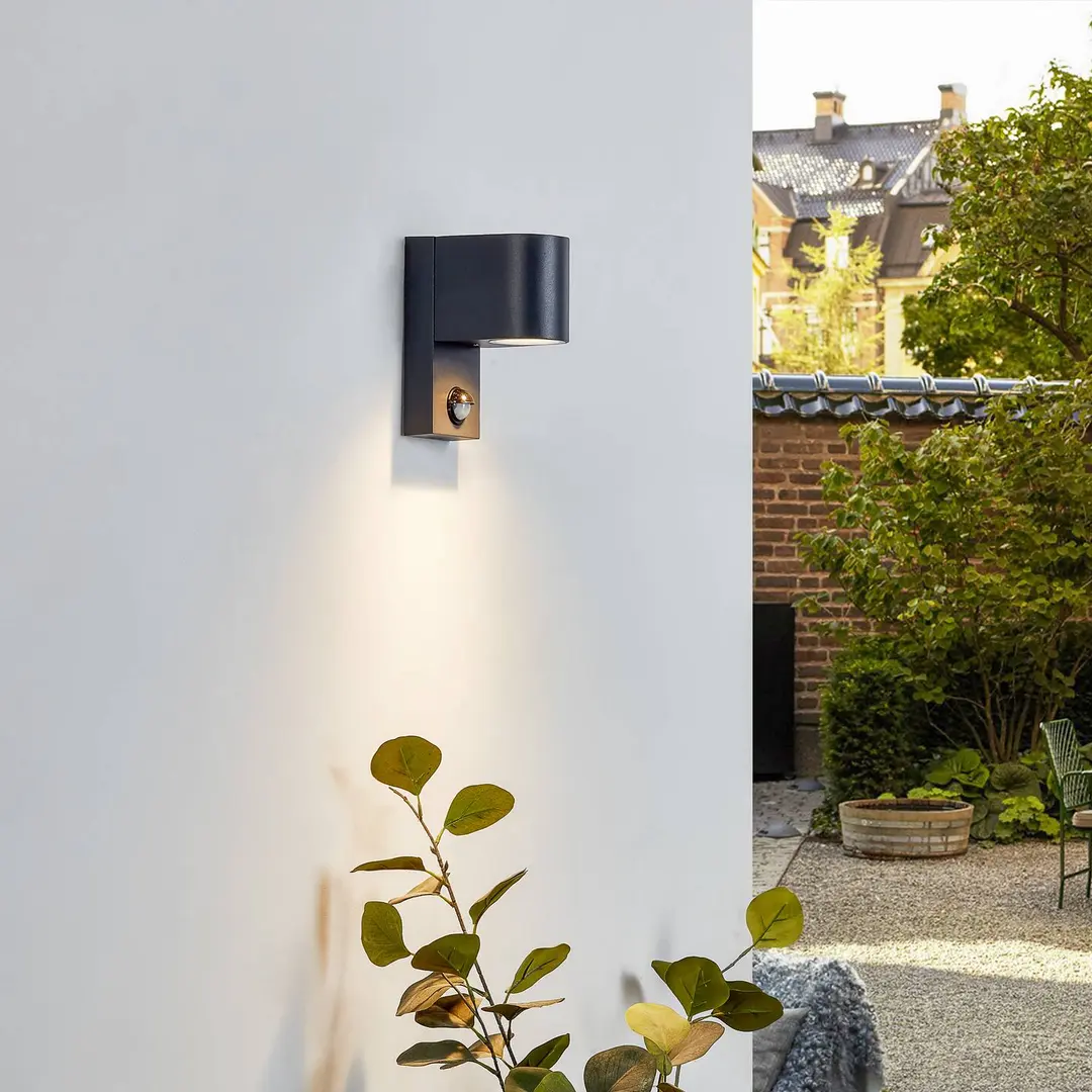 Lindby Außenwandleuchte Gelso, Alu, 15 cm, GU10, Sensor