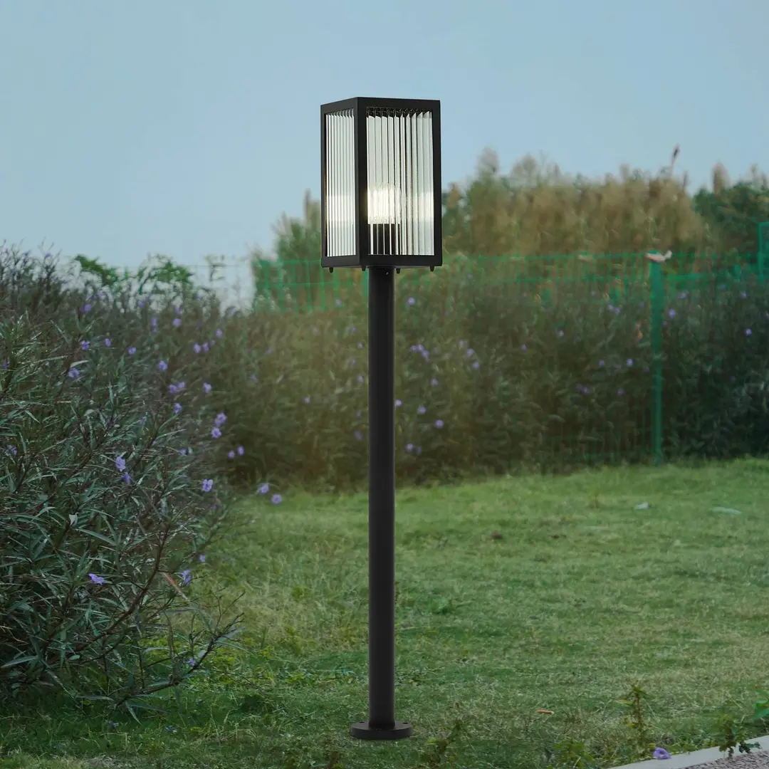 Lindby Wegeleuchte Bolgar, schwarz, Metall, Glas, 15 cm