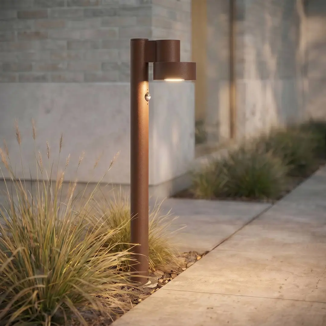 Lucande LED-Wegelampe Elune, braun, Sensor, IP44, Höhe 77 cm
