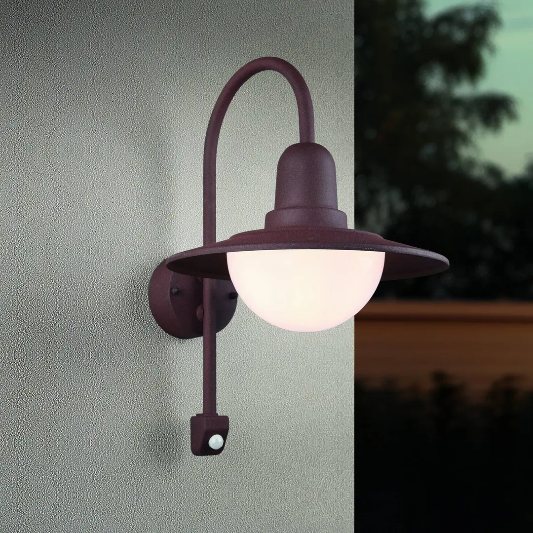Trio Lighting Sensor-Außenwandlampe NORMAN, rost, Ø 30 cm Metall/Glas IP44