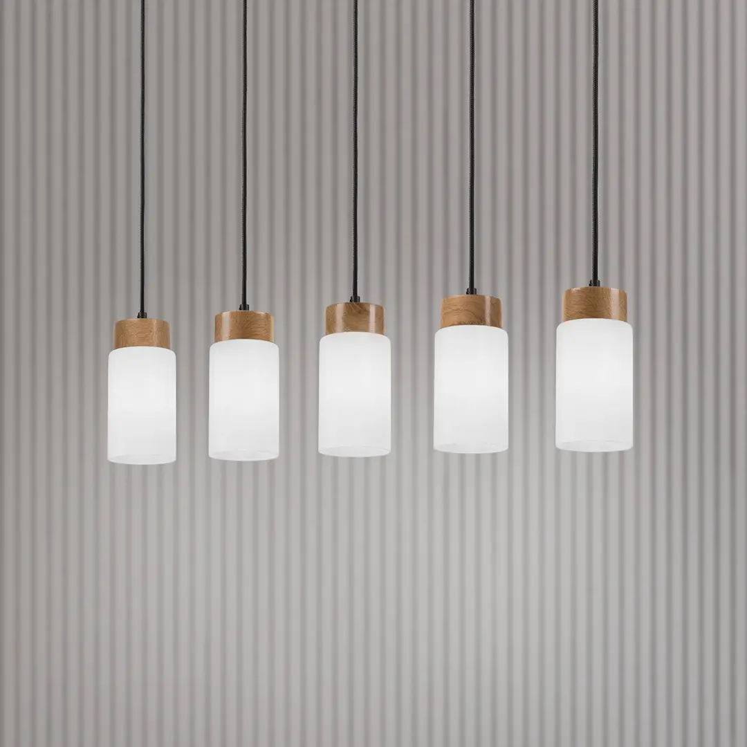 Lamkur Hängeleuchte Markus, Opalglas/Eichenholz Länge 100 cm 5-flg.