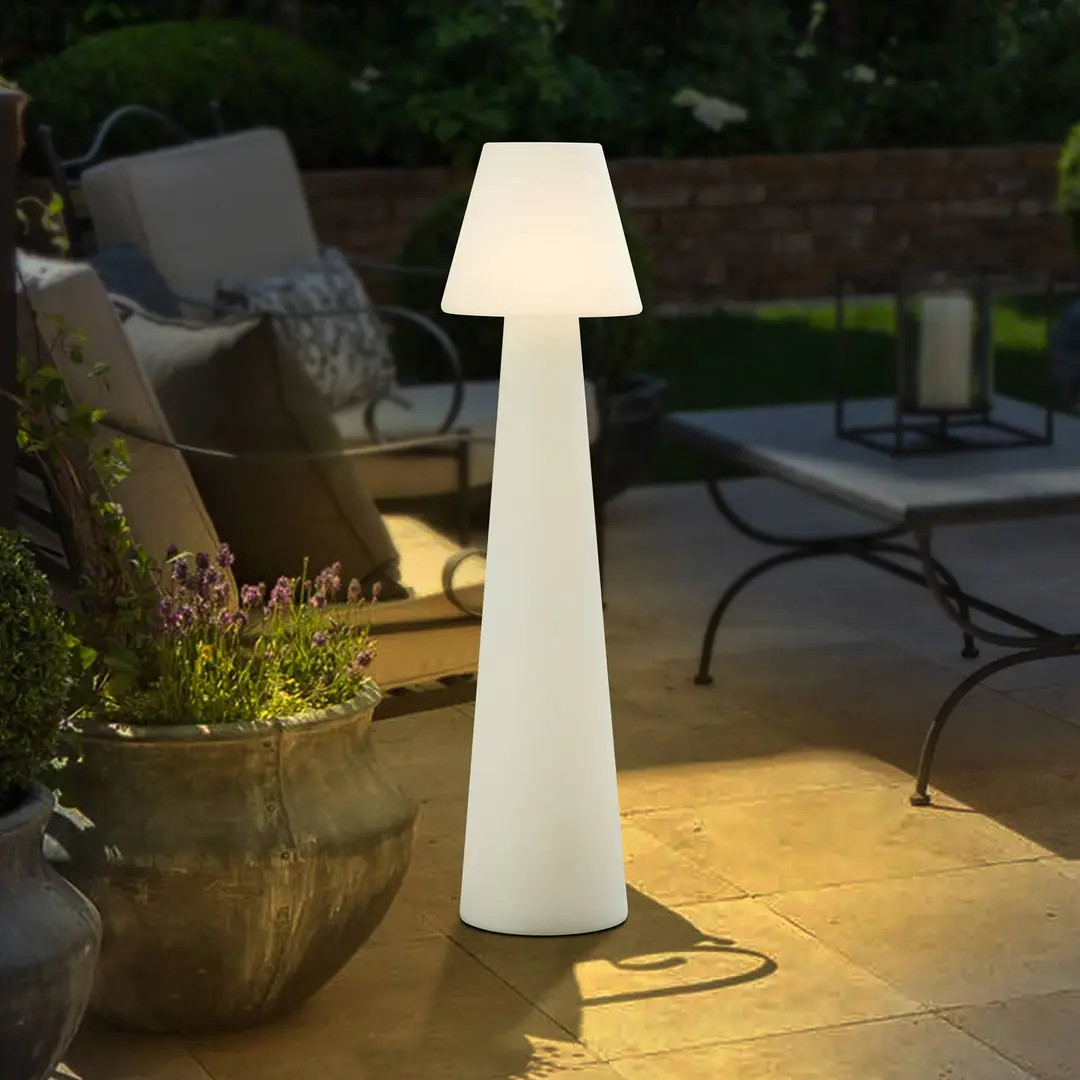 Lucande Terrassenleuchte Gauri, weiß, Höhe 107 cm, IP65