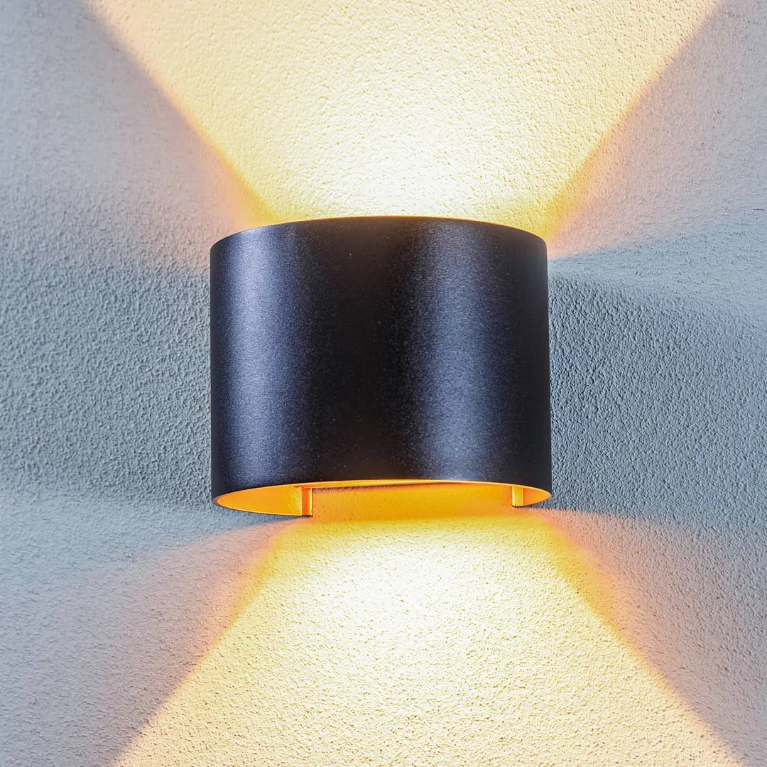Lindby LED-Außendwandleuchte Nivar, rund, schwarz/gold, IP54