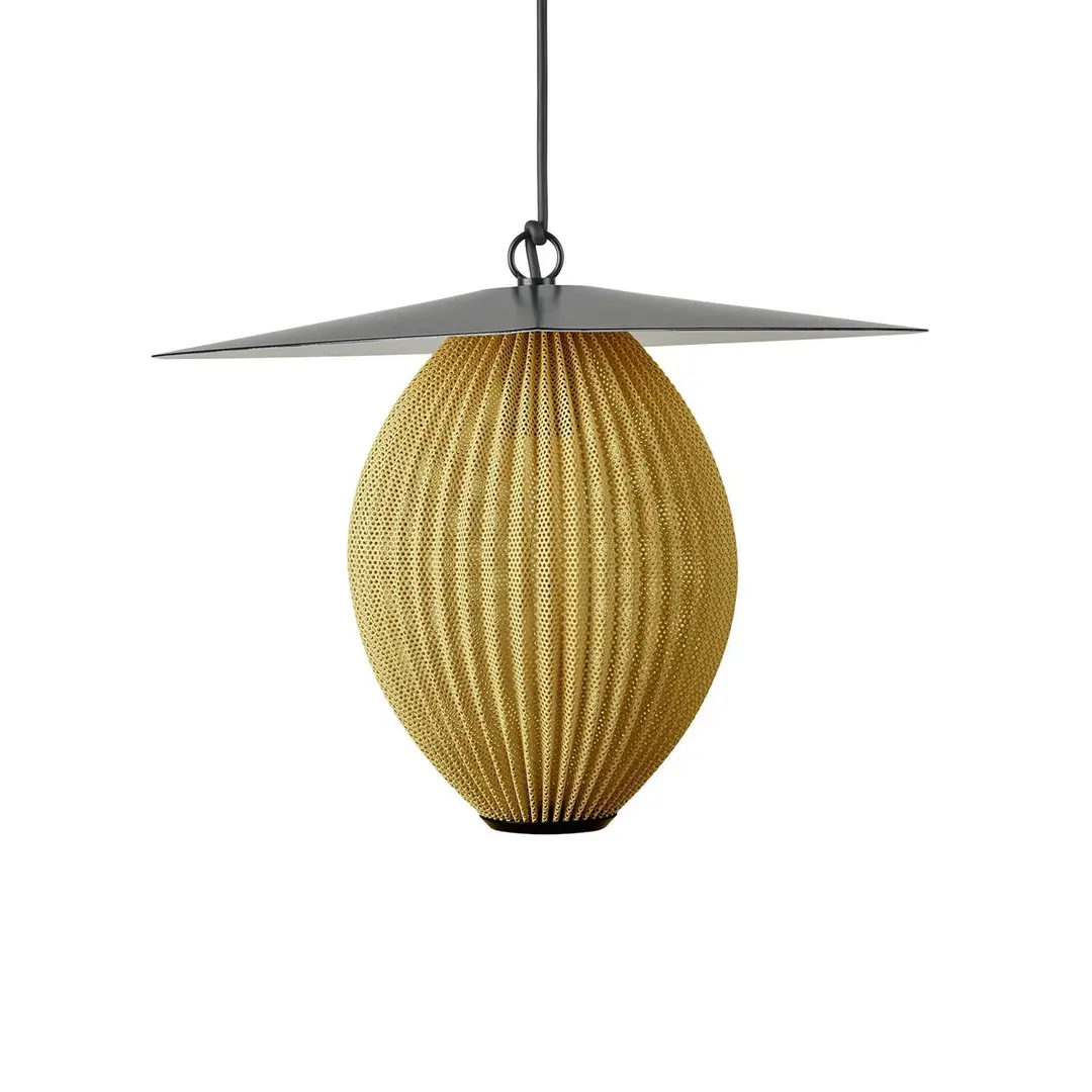GUBI Außenhängeleuchte Satellite, 45x27 cm, schwarz/senfgold