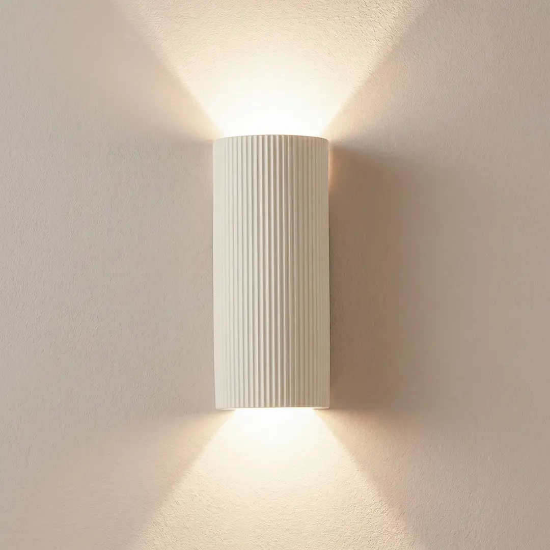 Lindby Wandleuchte Colja, rund, Höhe 30,5 cm, Gips, beige