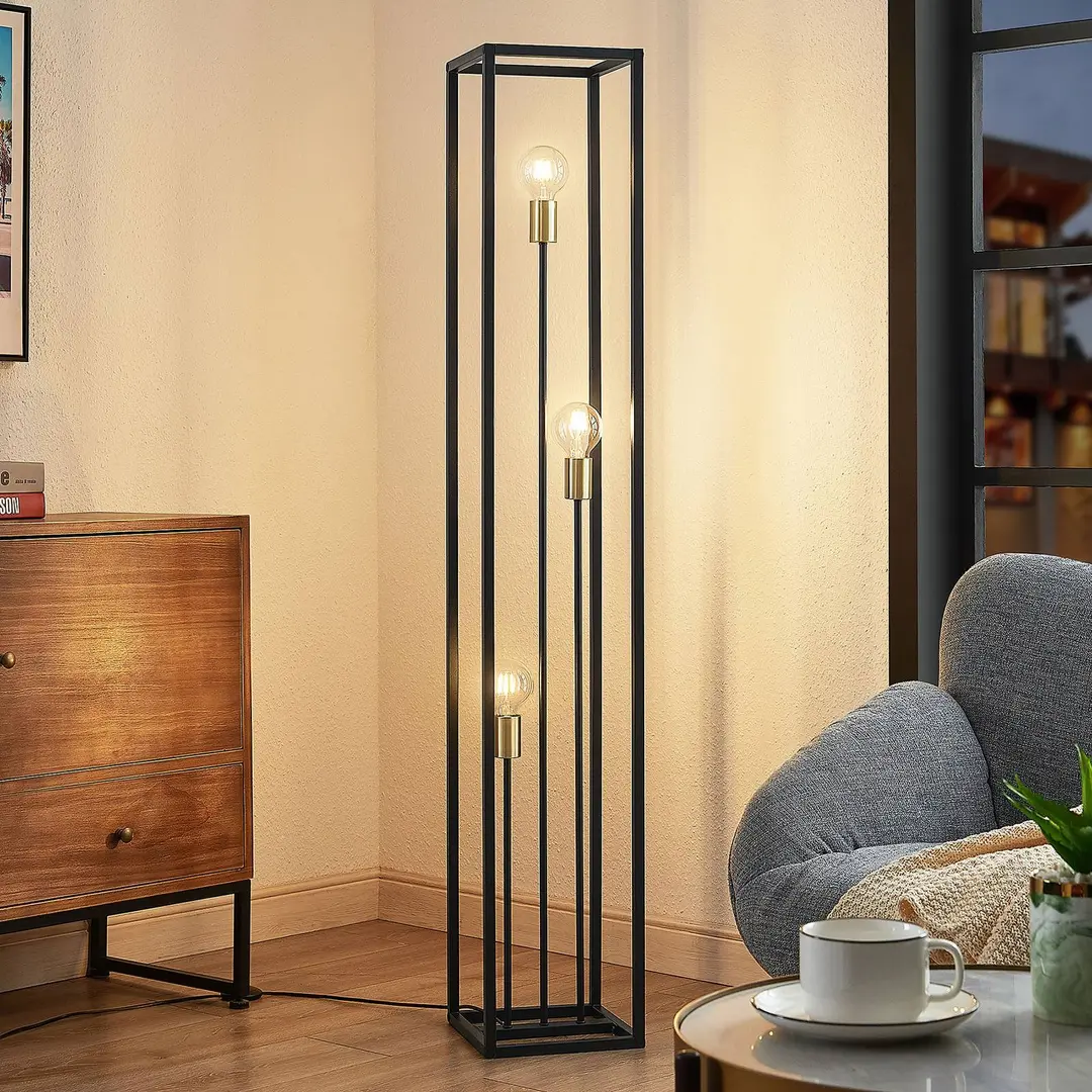 Lindby Stehleuchte Tiliane, schwarz, Metall, 3-flg., 153cm