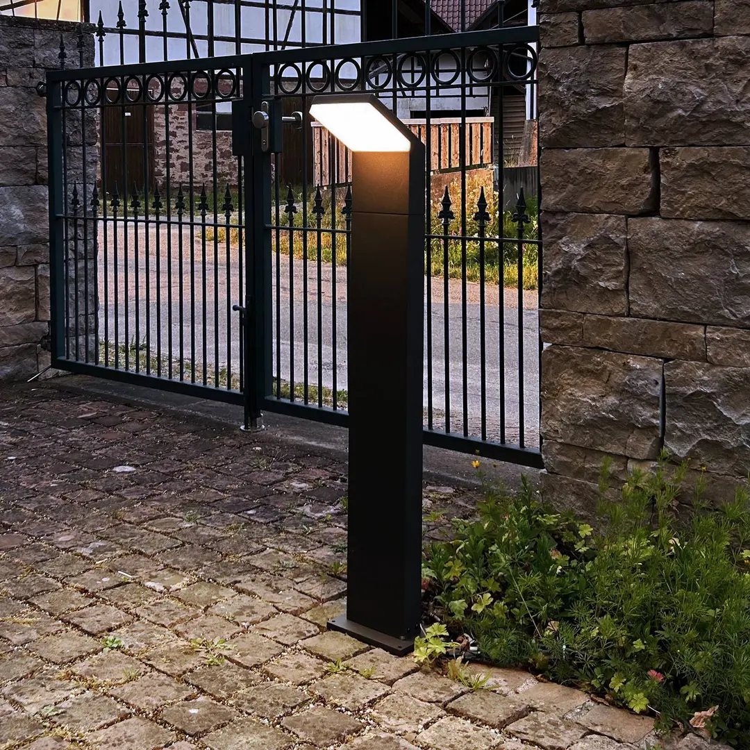 Deko-Light LED-Wegeleuchte Tucanae, grau, Höhe 100 cm, IP65, Metall