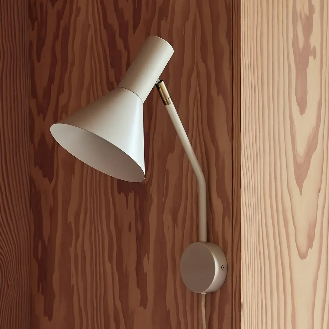 FRANDSEN Wandleuchte Lyss, beige, Stecker, 42 cm hoch, E27