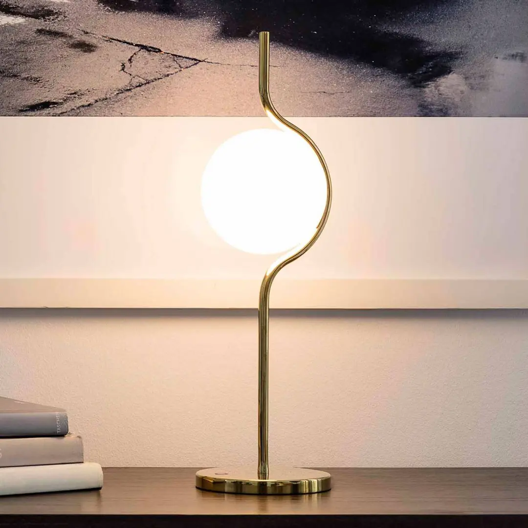 FARO BARCELONA LED-Tischleuchte Le Vita mit Opalglas