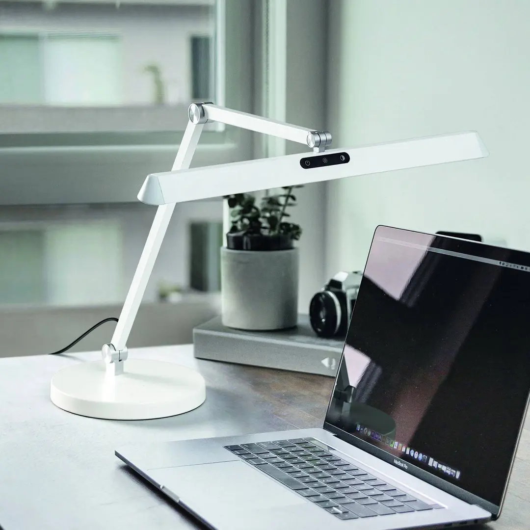 Fabas Luce LED-Schreibtischleuchte Beba, weiß, CCT, dimmbar
