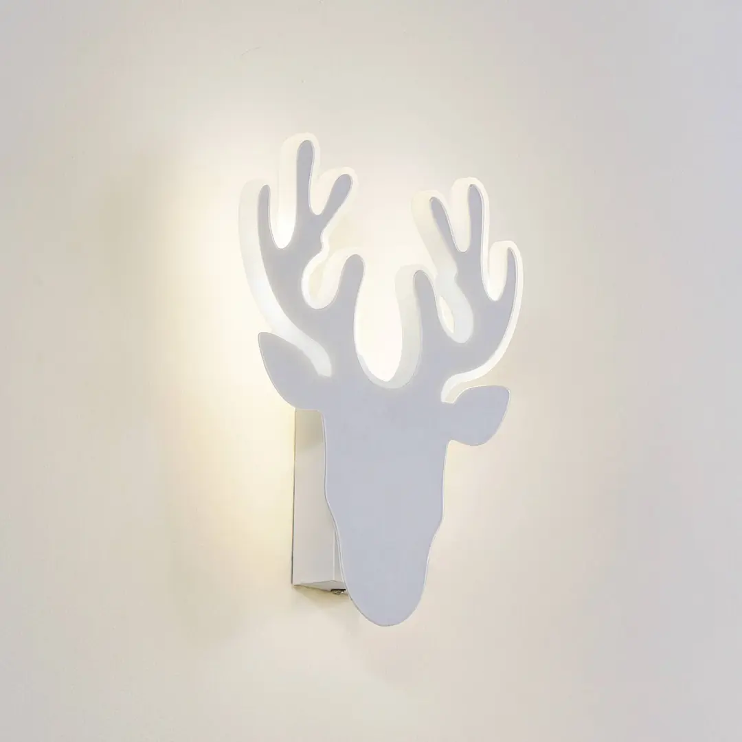 Lindby LED-Wandleuchte Hirvi, weiß, Metall, Rentier, 26 cm