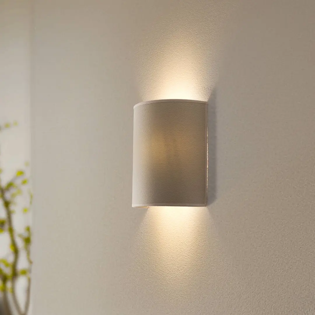 Duolla Wandlampe Idun, hellbeige 24 cm Kunstleder